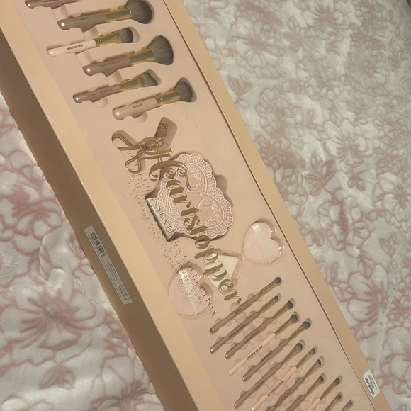 TikTok Viral Heartstopper Pink Makeup Brush Set - Picture 5 of 14